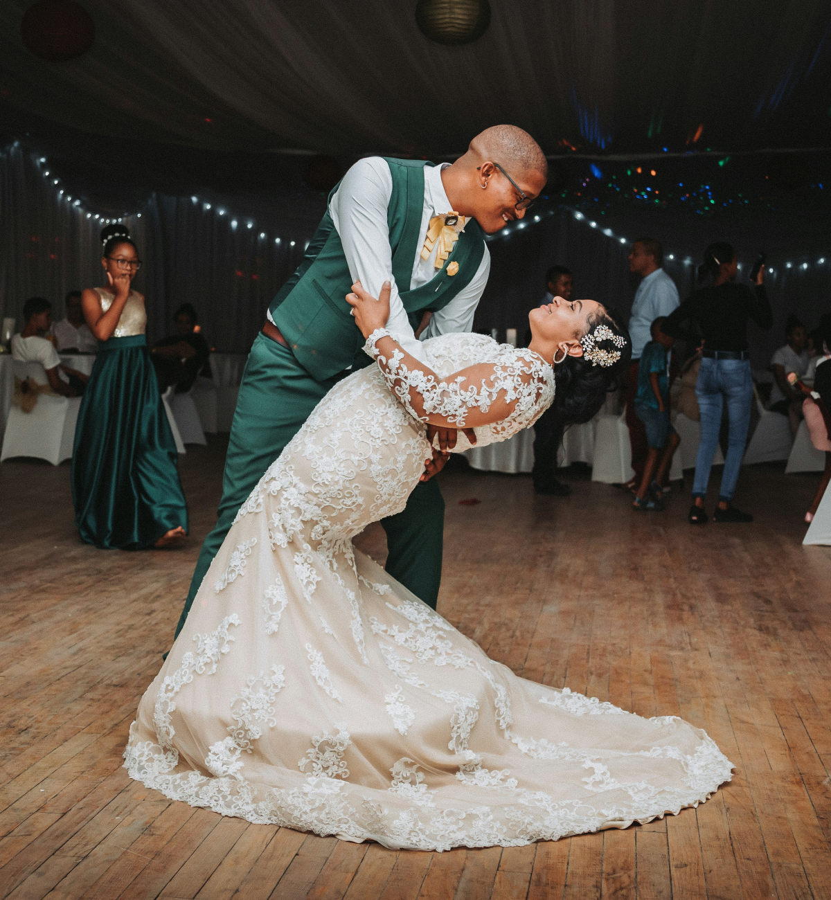 Brautpaar Hochzeitstanz in der Location